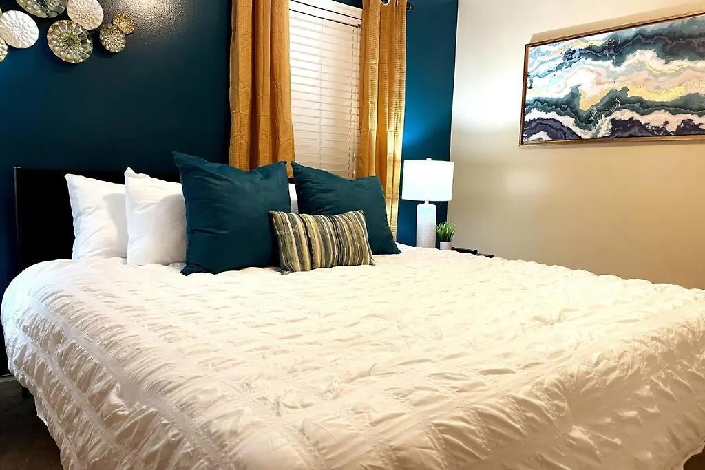 Holiday home Cozy Escape ◉ King Sized Bed And Fast Wifi Awaits! Villa Charlotte