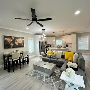 Holiday home New Charming 3bd Townhome With Wifi - 9 Min To Uptown, Charlotte